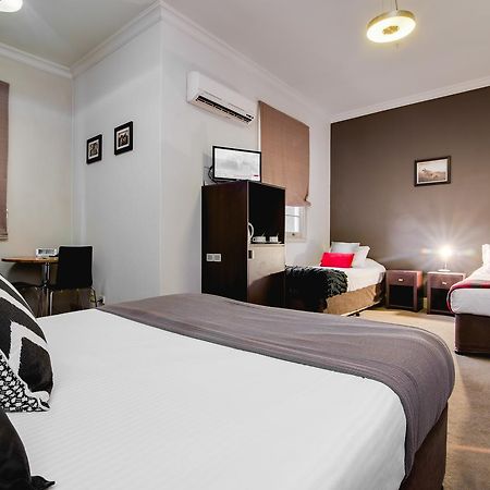 Royal Hotel Гимпи Екстериор снимка